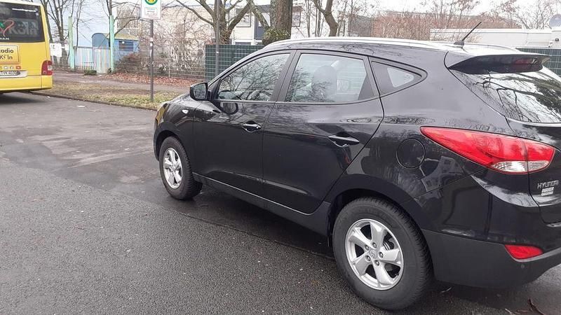 Gebraucht Hyundai Tucson 162 PS (119 kW) 2010 Schwarz SUV