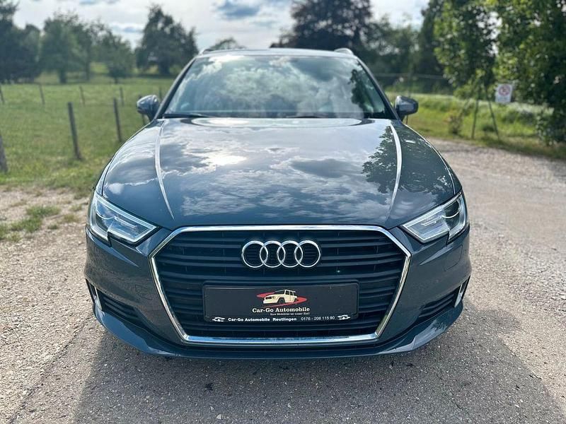 Grau Gebraucht 2018 Audi A3 Sport Limousine | 18.700 € (Fairer Preis) - Bild 1/4
