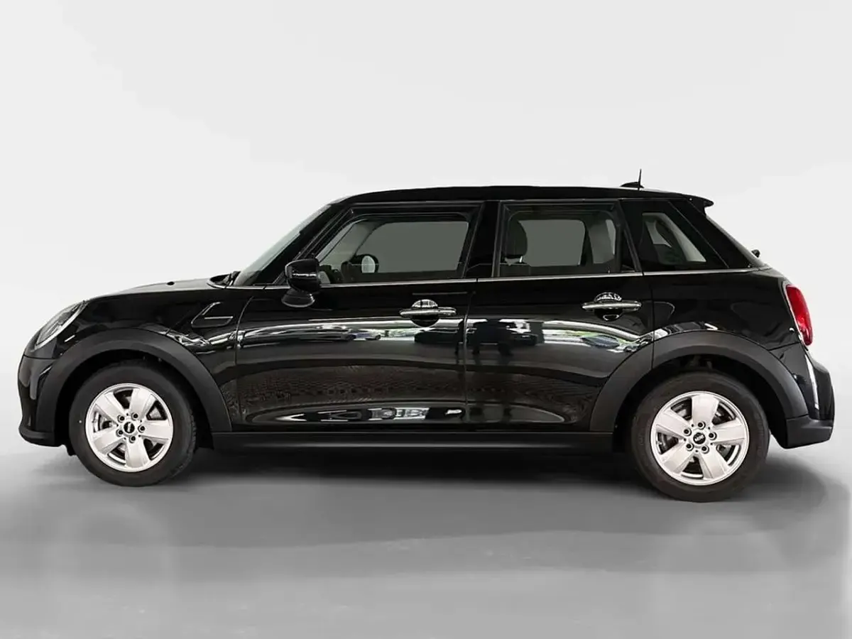 Gebraucht Mini Cooper Essential 136 PS (100 kW) 2023 Midnight black metallic Kleinwagen