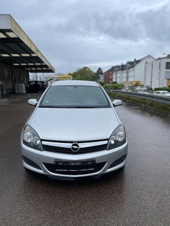 Silber Gebraucht 2009 Opel Astra GTC Selection Coupé | 1.500 € (Guter Preis) - Bild 1/4