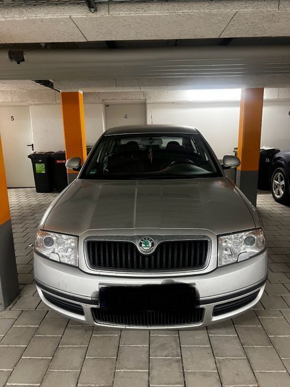 Silber Gebraucht 2007 Skoda Superb Classic Limousine | 1.900 € (Superpreis) - Bild 1/4