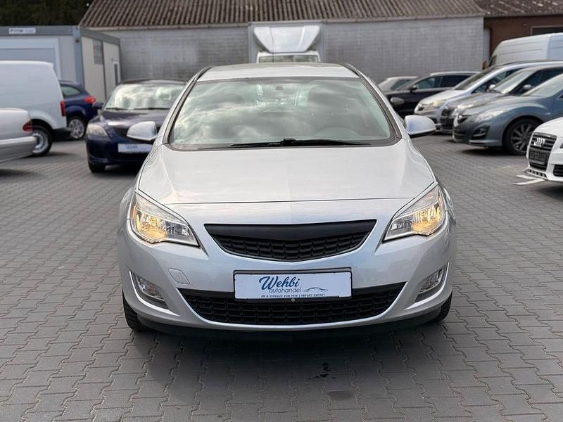Second-hand Opel Astra Selection 101 CP (74 kW) 2012 Argintiu Break