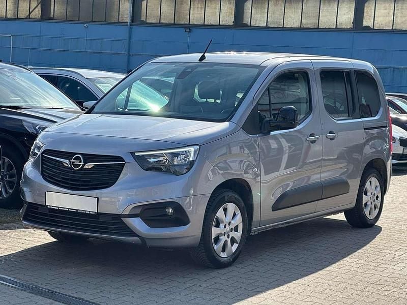 Gebraucht Opel Combo 131 PS (96 kW) 2022 Kontrast grau/quarz silber Van / Kleinbus