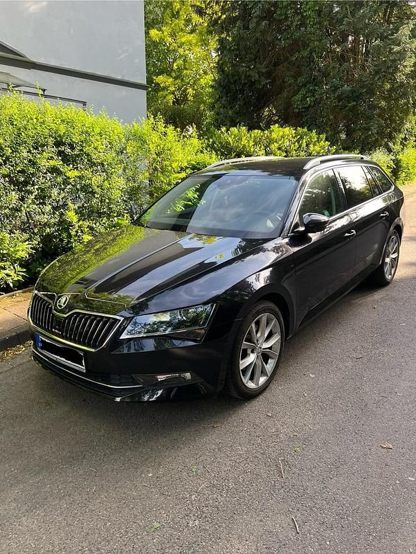 Schwarz Gebraucht 2018 Skoda Superb Style Kombi | 18.800 € (Guter Preis) - Bild 1/4