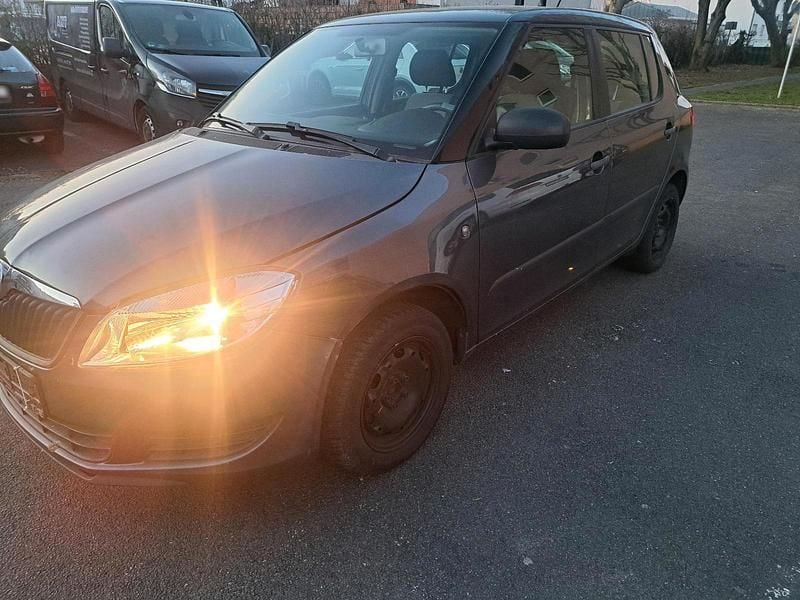 Gebraucht Skoda Fabia 70 PS (51 kW) 2010 Grau Kleinwagen