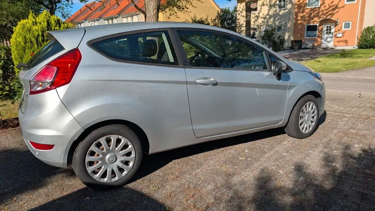 Gebraucht Ford Fiesta SYNC Edition 82 PS (60 kW) 2014 Silber Kleinwagen