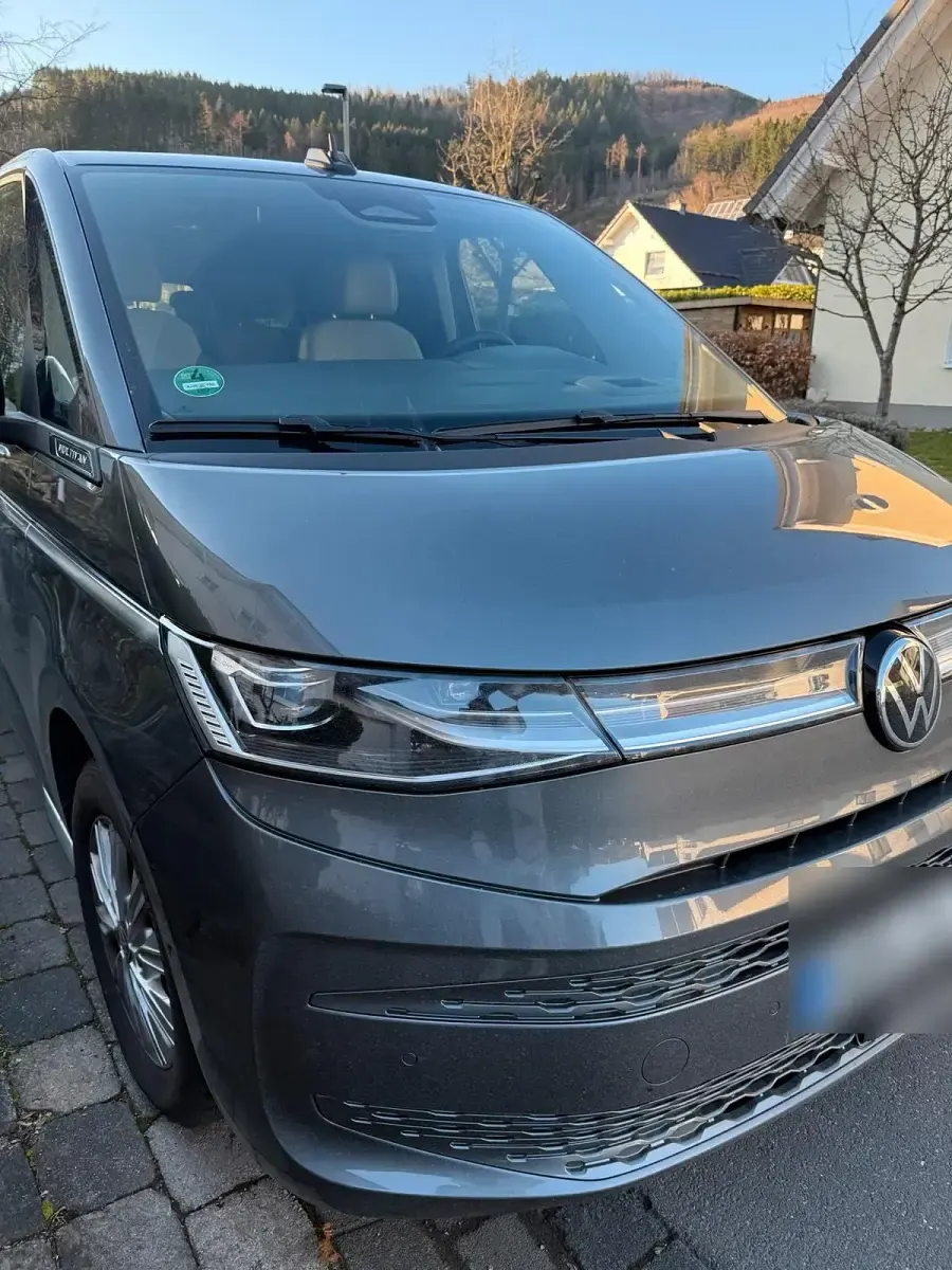 Gebraucht VW Multivan Style 204 PS (150 kW) 2025 Grau Van / Kleinbus