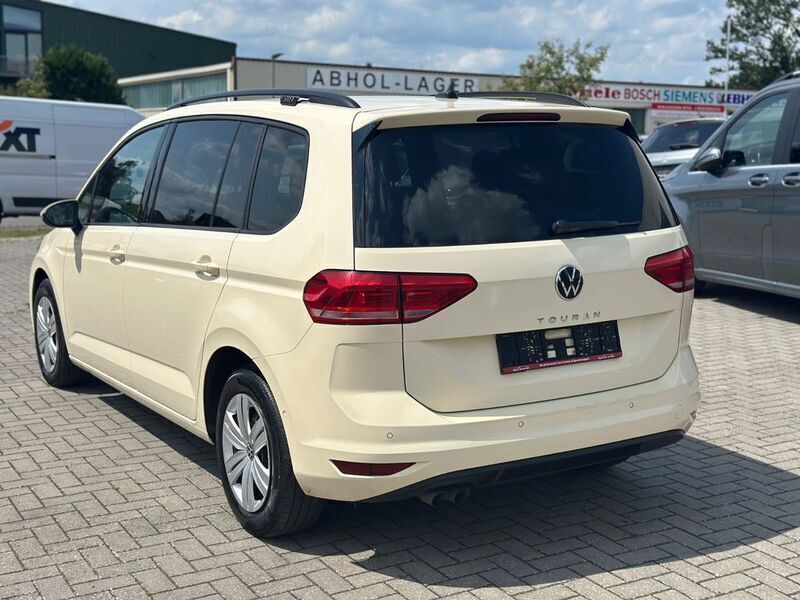 Gebraucht VW Touran 150 PS (110 kW) 2022 Beige Van / Kleinbus