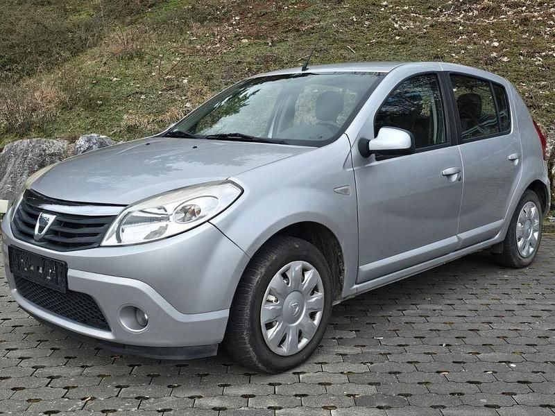 Gebraucht Dacia Sandero 75 PS (55 kW) 2012 Silber Limousine