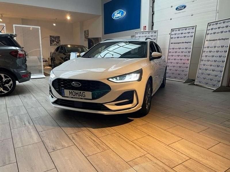 Weiss Gebraucht 2023 Ford Focus ST-Line Kombi | 20.990 € (Guter Preis) - Bild 1/4