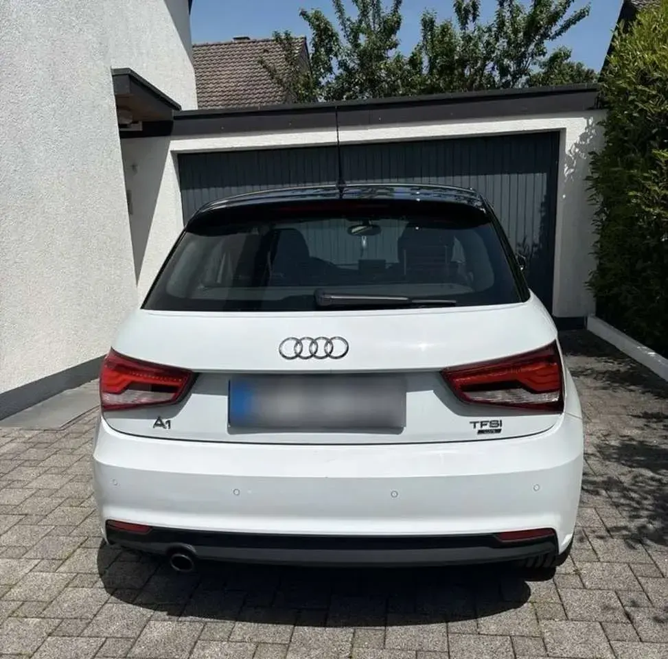 Gebraucht Audi A1 Design 95 PS (69 kW) 2018 Weiß Limousine