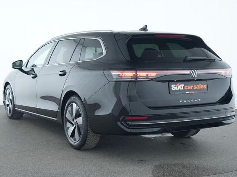 Gebraucht VW Passat IQ Drive 150 PS (110 kW) 2025 Schwarz Kombi