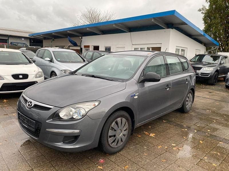 Grau Gebraucht 2010 Hyundai i30 Limousine | 1.899 € (Guter Preis) - Bild 1/4
