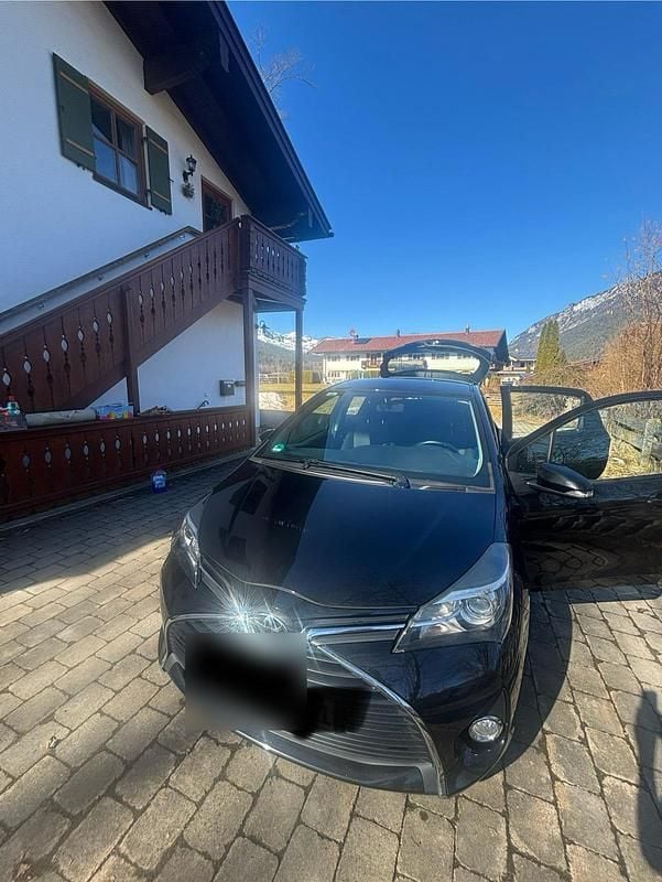 Gebraucht Toyota Yaris 99 PS (72 kW) 2014 Schwarz Kleinwagen