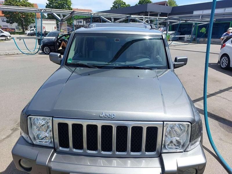 Grau Gebraucht 2009 Jeep Commander Overland SUV | 15.900 € (Guter Preis) - Bild 1/4