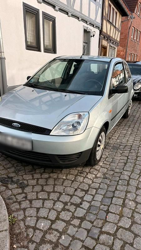 Gebraucht Ford Fiesta 90 PS (66 kW) 2004 Silber Kleinwagen