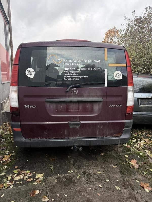 Violet Gebraucht 2005 Mercedes Vito Van / Kleinbus | 3.800 € - Bild 1/4