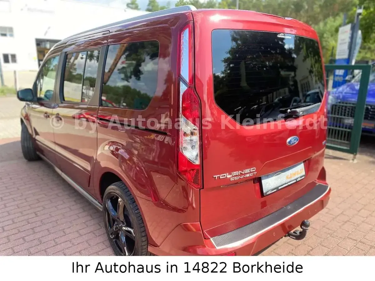 Gebraucht Ford Grand Tourneo Connect Titanium 120 PS (88 kW) 2019 Rot Van / Kleinbus