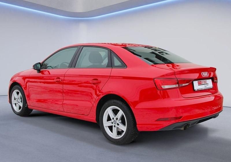 Gebraucht Audi A3 Sport 116 PS (85 kW) 2017 Rot Limousine