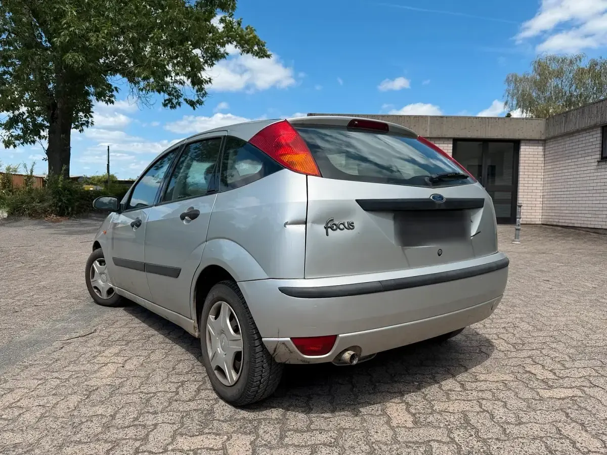 Gebraucht Ford Focus 75 PS (55 kW) 2002 Silber Limousine