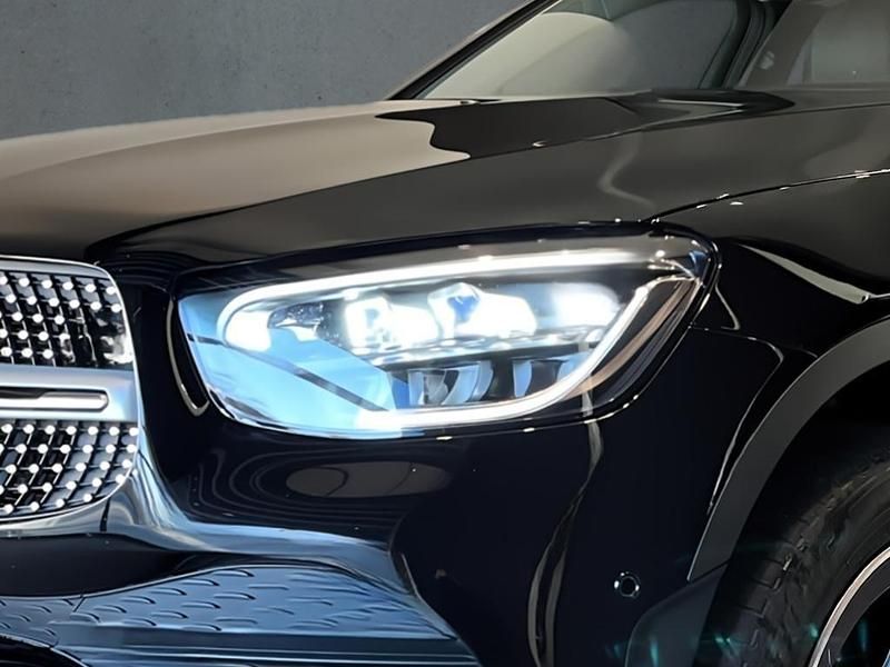 Gebraucht Mercedes GLC300e AMG 194 PS (142 kW) 2021 Schwarz SUV