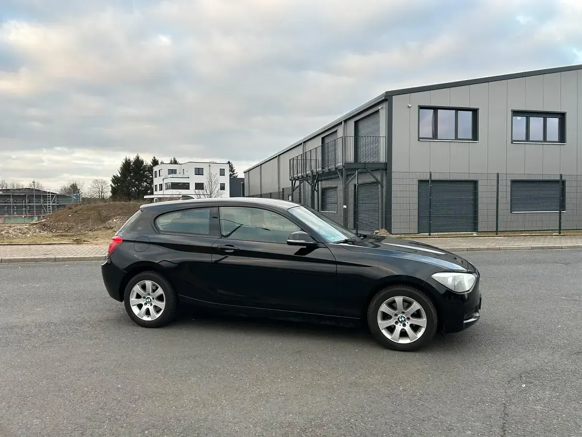 Gebraucht BMW 114 102 PS (75 kW) 2012 Schwarz Kleinwagen