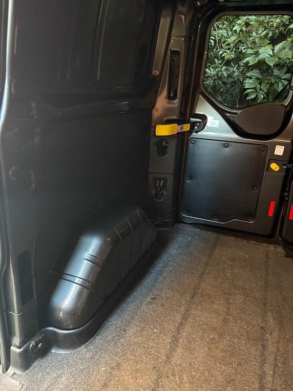 Gebraucht Ford Transit 125 PS (91 kW) 2018 Grau Van / Kleinbus