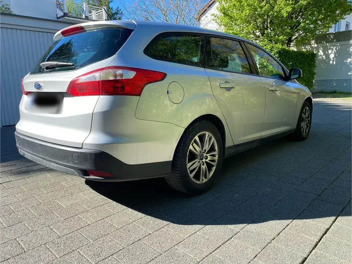 Używany Ford Focus SYNC Edition 125 KM (91 kW) 2014 Srebrny Kombi