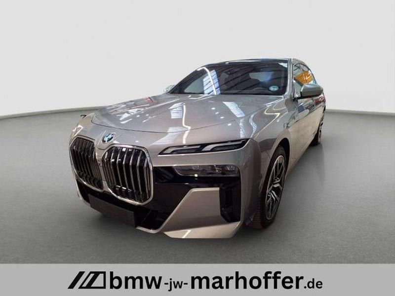 Oxidgrau metallic (metallic) Gebraucht 2025 BMW 740 Limousine | 101.200 € (Superpreis) - Bild 1/4