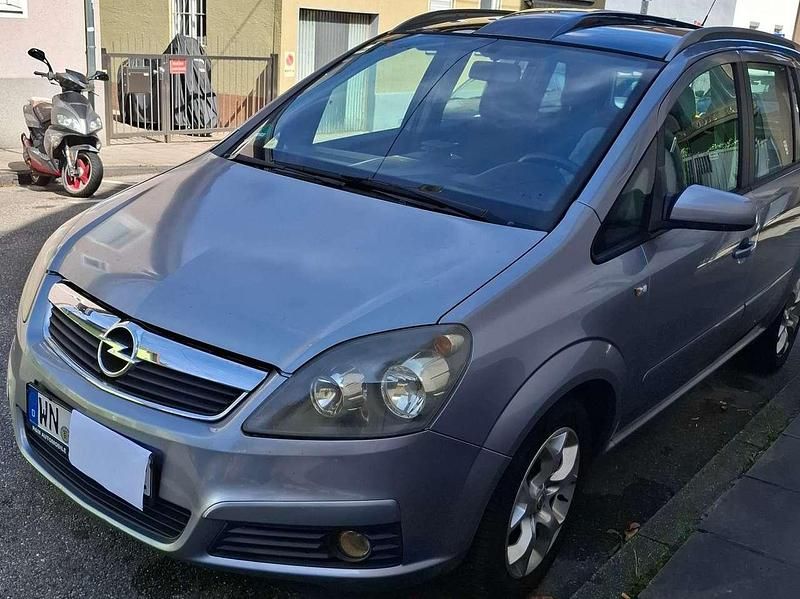 Silber Gebraucht 2005 Opel Zafira Van / Kleinbus | 2.400 € (Teuer) - Bild 1/4