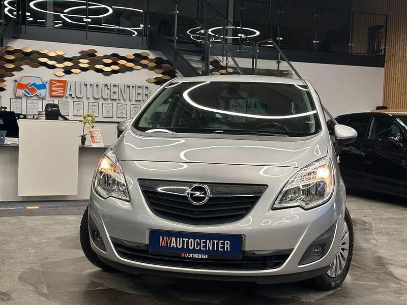 Gebraucht Opel Meriva Design Edition 101 PS (74 kW) 2011 Silber Van / Kleinbus