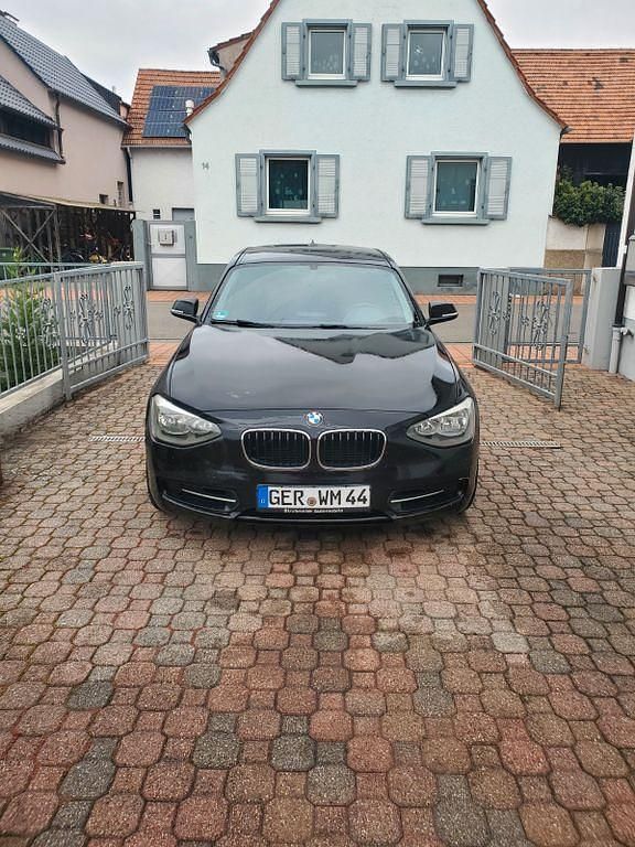 Schwarz Gebraucht 2012 BMW 118 Sport Line Kleinwagen | 4.200 € (Superpreis) - Bild 1/2