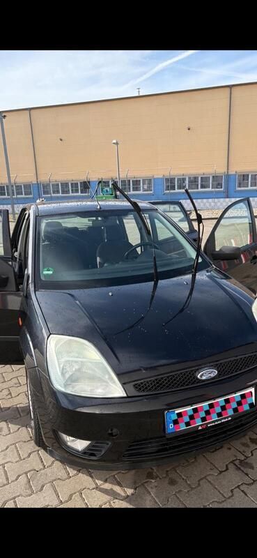 Schwarz Gebraucht 2002 Ford Fiesta Kleinwagen | 1.500 € (Fairer Preis) - Bild 1/4