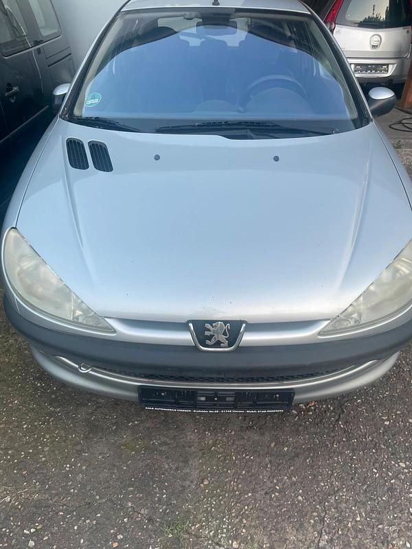 Silber Gebraucht 2003 Peugeot 206 Kleinwagen | 2.150 € (Fairer Preis) - Bild 1/4