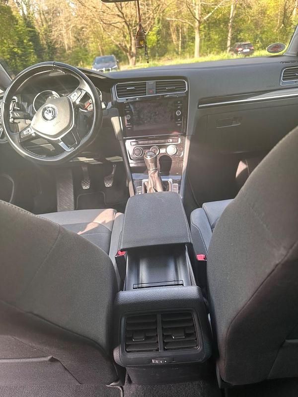 Gebraucht VW Golf VII Highline 150 PS (110 kW) 2019 Grau Limousine