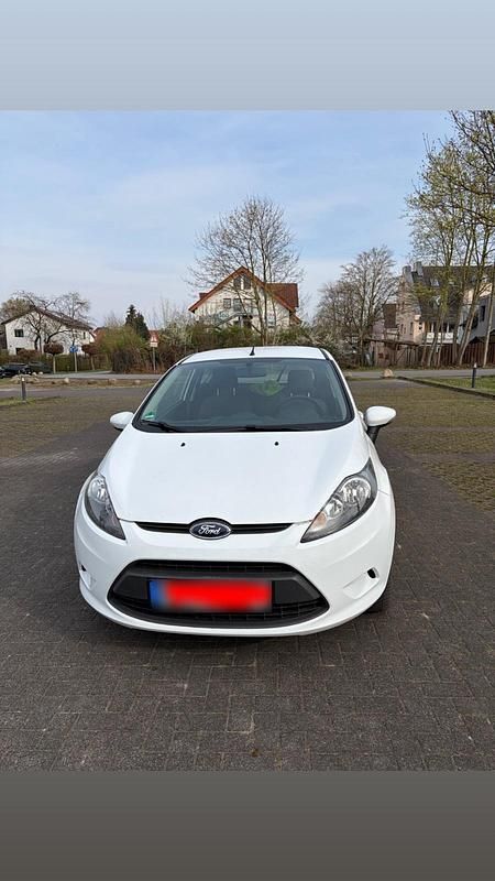 Gebraucht Ford Fiesta Trend 88 PS (64 kW) 2012 Weiß Kleinwagen