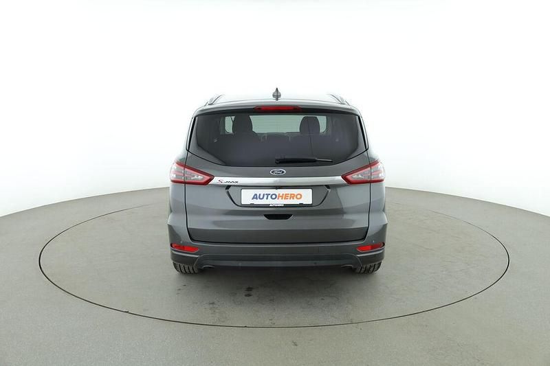 Gebraucht Ford S-MAX Titanium 165 PS (121 kW) 2020 Grau Van / Kleinbus