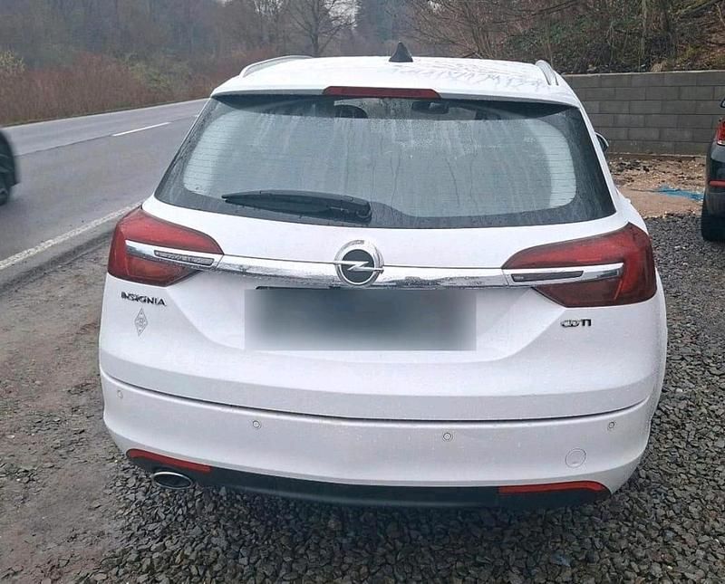 Gebraucht Opel Insignia 170 PS (125 kW) 2016 Weiß Kombi