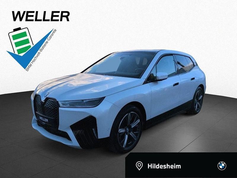Mineralweiß (weiß) Gebraucht 2022 BMW iX Sport Line SUV | 45.890 € (Fairer Preis) - Bild 1/3