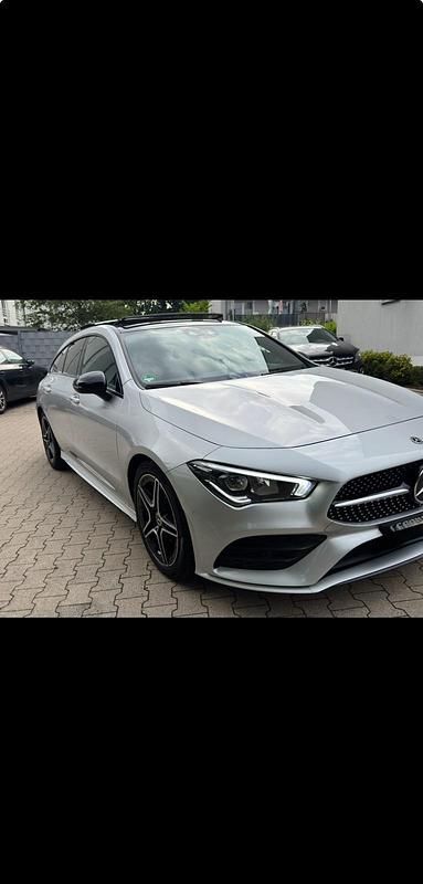 Grau Gebraucht 2021 Mercedes CLA200 AMG line Kombi | 28.800 € (Fairer Preis) - Bild 1/4