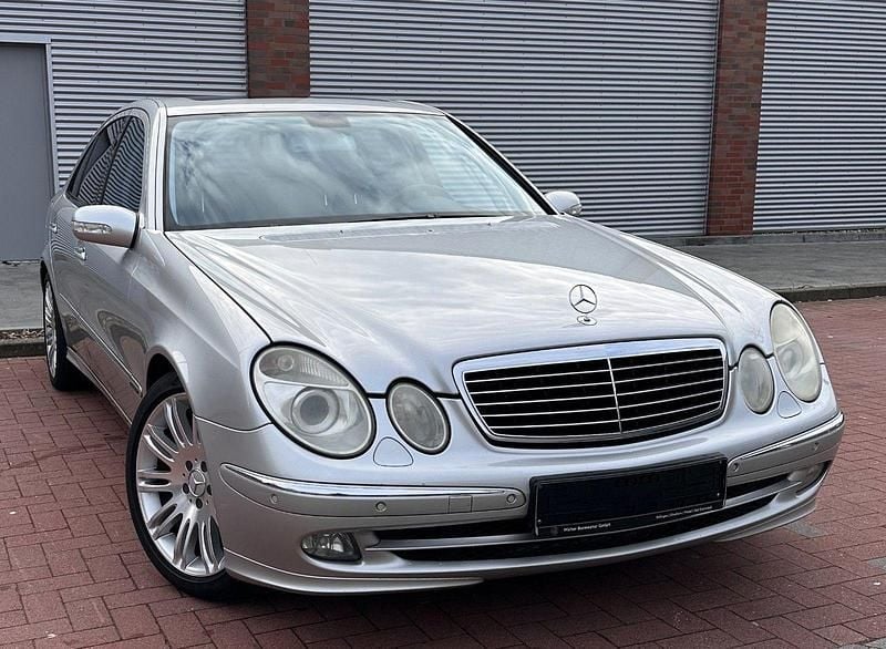 Usata Mercedes E500 306 CV (225 kW) 2005 Argento Berlina