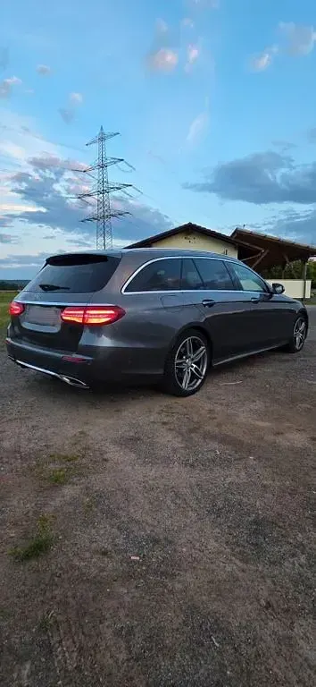 Gebraucht Mercedes E200 184 PS (135 kW) 2017 Grau Limousine