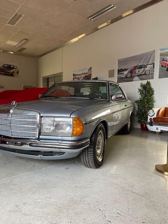 Blau Gebraucht 1984 Mercedes 230 Coupé | 12.900 € - Bild 1/4