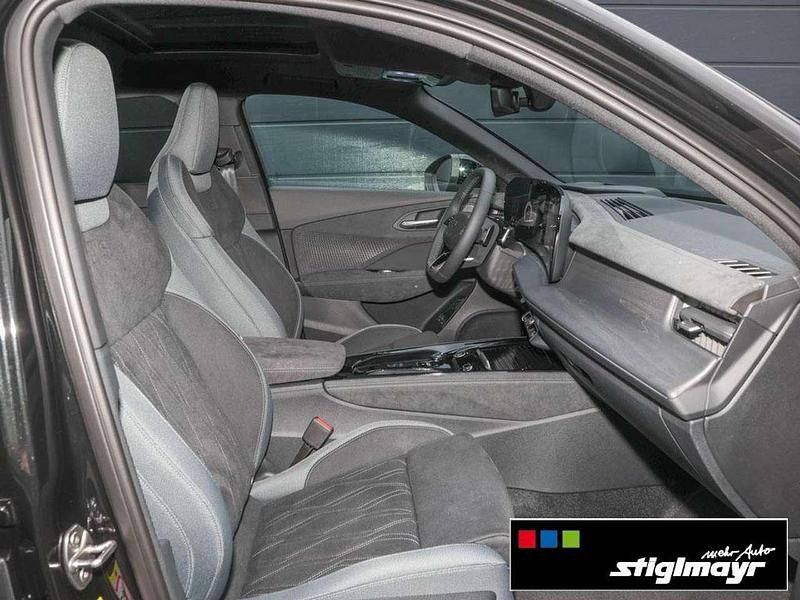 Neu Audi Q3 Sportback Sport 272 PS (200 kW) 2025 Mythosschwarz metallic SUV