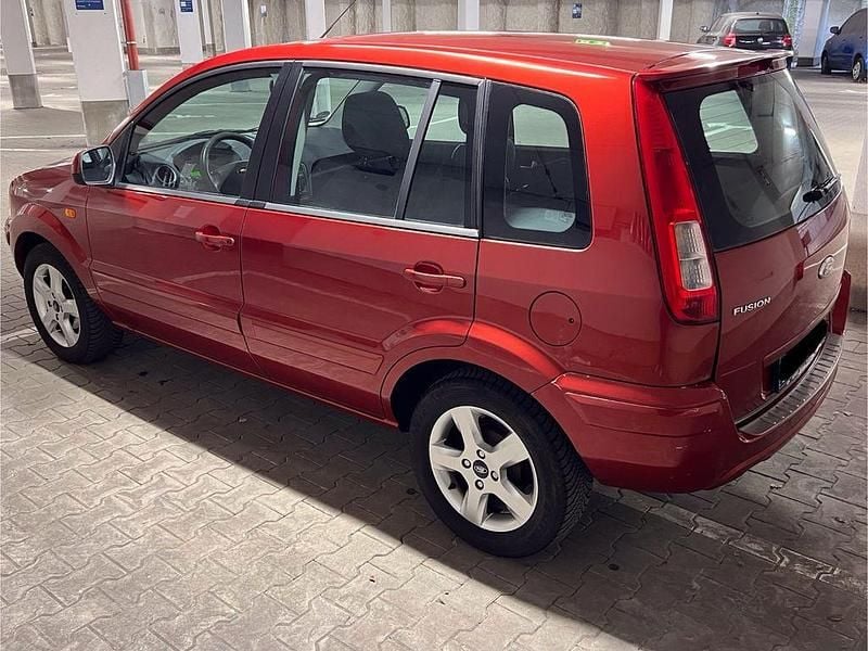 Gebraucht Ford Fusion Style 80 PS (58 kW) 2010 Orange Kleinwagen