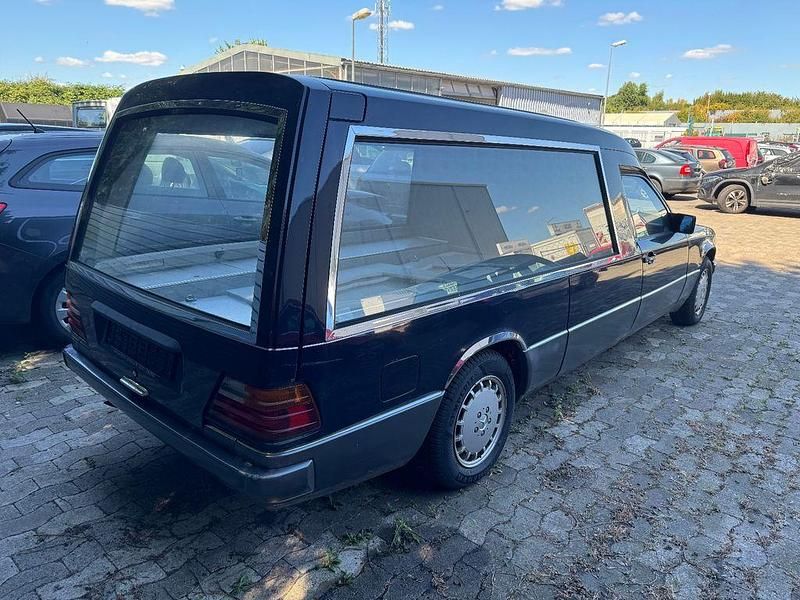 Gebraucht Mercedes E280 193 PS (141 kW) 1993 Blau