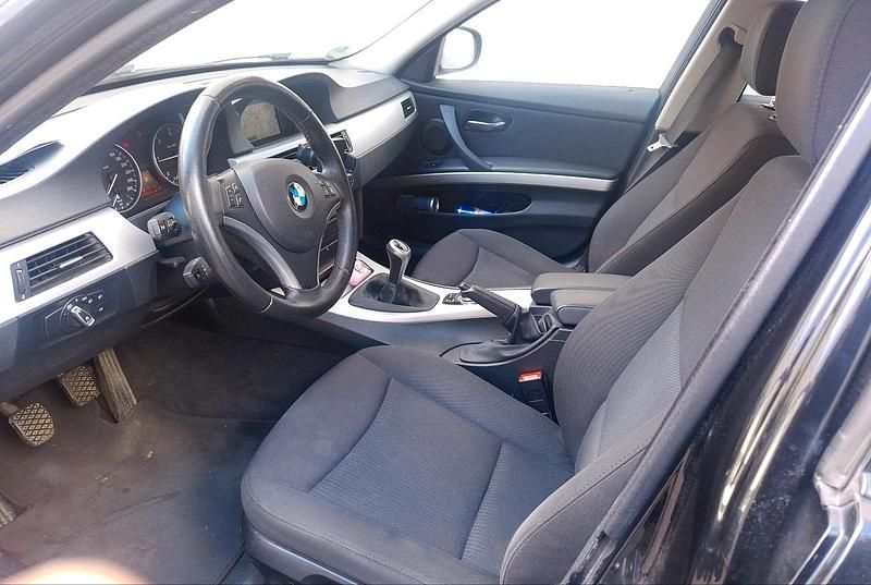 Gebraucht BMW 320 177 PS (130 kW) 2009 Schwarz Kombi