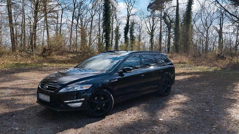 Gebraucht Ford Mondeo 163 PS (119 kW) 2012 Schwarz Limousine