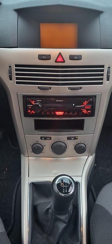 Gebraucht Opel Astra 90 PS (66 kW) 2008 Schwarz Coupé