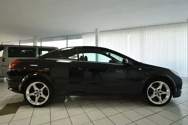 Używany Opel Astra 101 KM (74 kW) 2008 Czarny Kabriolet